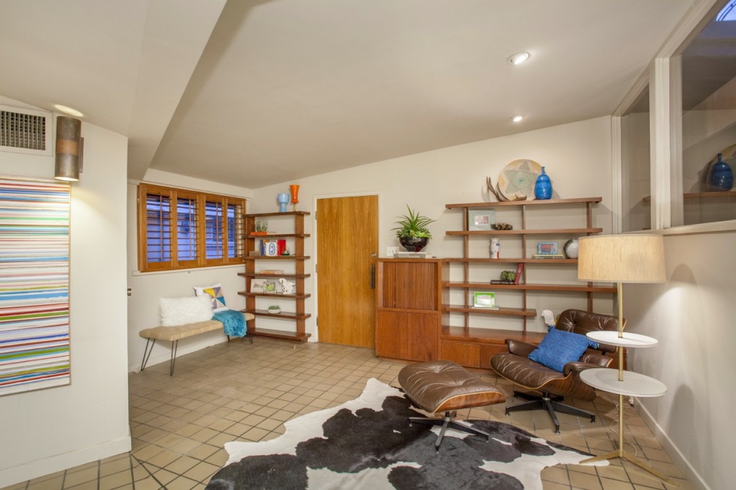 Vaulted ceilings encompass the retro living room space of this 1955 Al Beadle-designed property in Phoenix, AZ. Photo by Hi-Res Media.