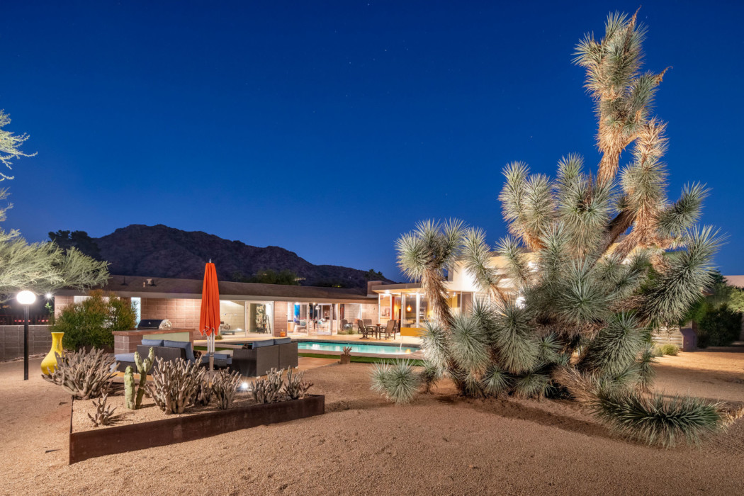 Paradise Valley Mid-Century Modern – Camelback Views | Azarchitecture ...